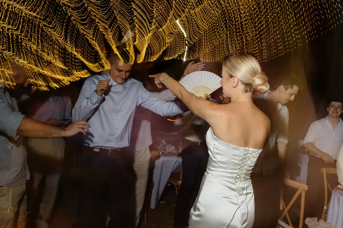 Gosti plešu na svadbi gde je svirao Progressive Band
